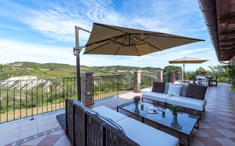 Borgo da Monte 8: Meubilair, Buitenmeubels, Stoel, Tafel, Buitentafel, Keuken En Eettafel, Patio, Dek, Balkon, Schaduw