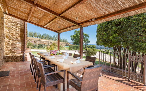 Bossoncina 8+1: Meubilair, Stoel, Keuken En Eettafel, Tafel, Toevlucht, Buitenmeubels, Buitentafel, Schaduw, Eco Hotel, Veranda