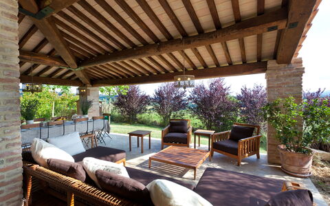 Casale delle Lavande 10: Meubilair, Hout, Buitenmeubels, Stoel, Tafel, Bloempot, Veranda, Schaduw, Buitentafel, Toevlucht