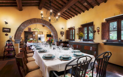 Casale dei Girasoli 14: Meubilair, Interieur Ontwerp, Tafel, Stoel, Eetkamer, Plafond, Keuken En Eettafel, Lichte Inrichting, Verlichting, Kamer