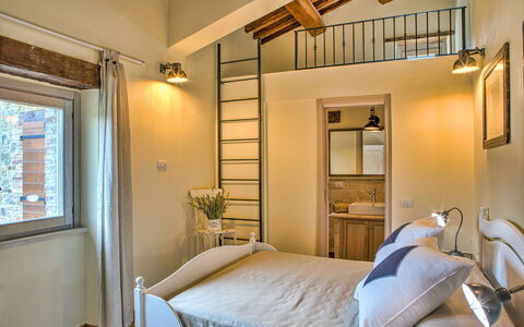 Casale dei Gelsomini 8: Meubilair, Bed, Slaapkamer, Muur, Interieur Ontwerp, Flooring, Plafond, Hout, Verdieping, Bedding