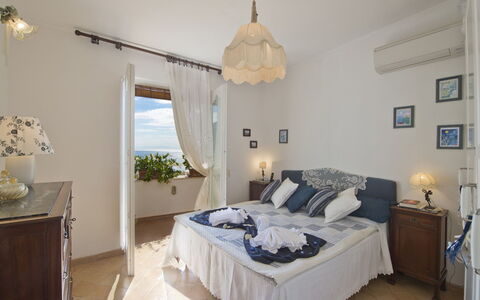 Casa Noemi 4+2: Meubilair, Interieur Ontwerp, Slaapkamer, Verdieping, Textiel, Linens, Flooring, Bed, Kamer, Tafel