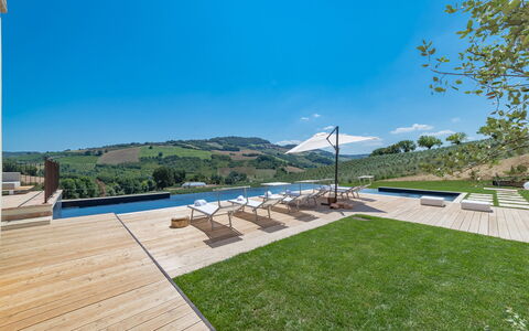 Dimora Montefiore 11: Heuvel, Zwembad, Bergketen, Vallei, Landscaping, Houten Vloer, Ridge, Eco Hotel, Dek