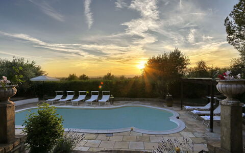Virginia 8: Zwembad, Buitenmeubels, Meubilair, Flagstone, Waterpartij, Toevlucht, Stoel, Landgoed, Hacienda, Landscaping