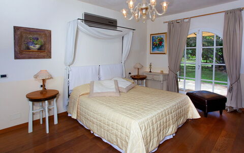 Virginia 8: Meubilair, Interieur Ontwerp, Bed, Slaapkamer, Hout, Verdieping, Flooring, Kamer, Textiel, Verlichting