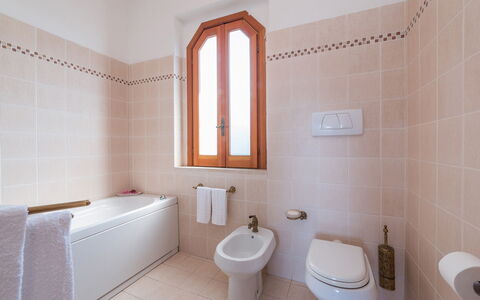 Ripari di Giobbe 6+2: Flooring, Loodgieterswerkinrichting, Badkamer, Verdieping, Interieur Ontwerp, Kraan, Wastafel, Loodgieter, Wastafel In De Badkamer, Toilet
