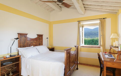 Podere Gragnano 12: Slaapkamer, Bed, Interieur Ontwerp, Meubilair, Bed Frame, Huis, Bedding, Kamer, Laken, Plafond