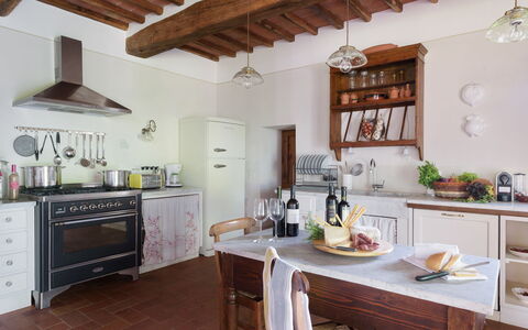 Podere Gragnano 12: Meubilair, Keuken, Interieur Ontwerp, Toestel Van De Keuken, Flooring, Huis, Cabinetry, Countertop, Huishoudapparatuur, Kamer