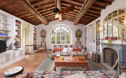 Podere Gragnano 12: Meubilair, Interieur Ontwerp, Flooring, Hout, Bankstel, Huis, Plafond, Verdieping, Tafel, Woonkamer