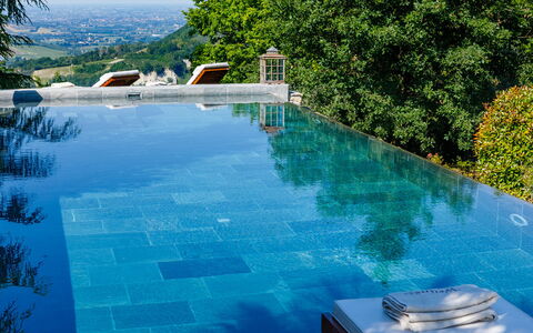 Il Castellaccio 8: Blauw, Zwembad, Water, Samengesteld Materiaal, Waterpartij, Toevlucht, Vrije Tijd, Eco Hotel, Buitenmeubels, Schaduw