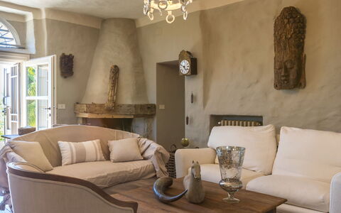 Il Castellaccio 8: Meubilair, Interieur Ontwerp, Flooring, Hout, Verdieping, Woonkamer, Bankstel, Verlichting, Kamer, Stoel