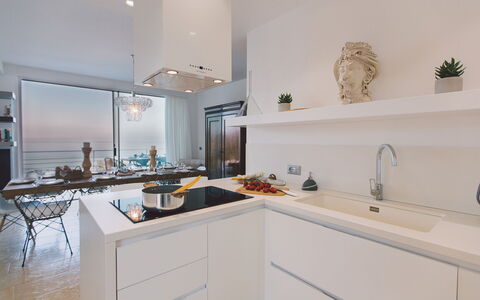 Villa Triscele 10: Keuken, Countertop, Interieur Ontwerp, Flooring, Cabinetry, Toestel Van De Keuken, Loodgieterswerkinrichting, Wastafel, Kraan, Gootsteen