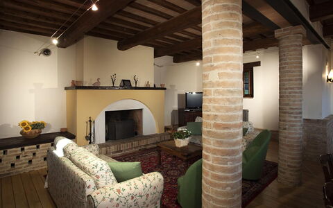 Il Borgo 16: Meubilair, Interieur Ontwerp, Flooring, Muur, Verdieping, Plafond, Hout, Kamer, Verlichting, Woonkamer