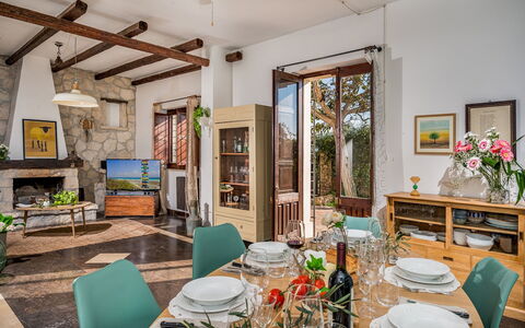 Il Giardino dei Limoni 8: Meubilair, Interieur Ontwerp, Stoel, Hout, Flooring, Tafel, Eetkamer, Keuken En Eettafel, Plafond, Verdieping
