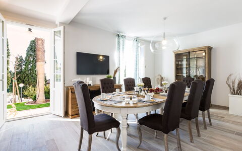 Villa Sole al Molino a Vento 8: Meubilair, Interieur Ontwerp, Flooring, Tafel, Stoel, Hout, Verdieping, Kamer, Keuken En Eettafel, Eetkamer