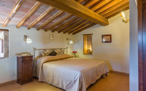Santa Illuminata 12: Meubilair, Muur, Interieur Ontwerp, Flooring, Plafond, Slaapkamer, Verdieping, Bed, Verlichting, Kamer