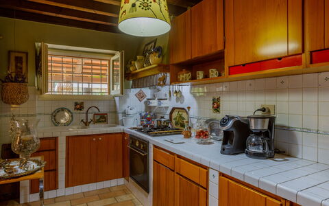 Villa Agave 8: Keuken, Toestel Van De Keuken, Countertop, Major Appliance, Cabinetry, Hout, Interieur Ontwerp, Gootsteen, Meubilair, Flooring