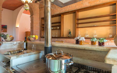 Casale Rasa 20+2: Interieur Ontwerp, Keuken, Hout, Flooring, Countertop, Plafond, Verdieping, Verlichting, Huis, Meubilair