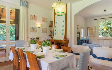 Villa la Meridiana 8+1: Meubilair, Interieur Ontwerp, Plafond, Tafel, Stoel, Flooring, Eetkamer, Kamer, Verlichting, Huis