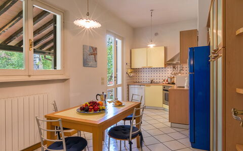 Villa la Meridiana 8+1: Meubilair, Interieur Ontwerp, Flooring, Hout, Plafond, Verdieping, Keuken, Kamer, Stoel, Countertop