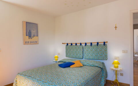 Villa la Meridiana 8+1: Interieur Ontwerp, Bed, Meubilair, Slaapkamer, Muur, Laken, Bedding, Verdieping, Kamer, Hout