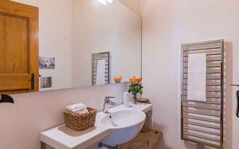 Tenuta Bellafonte 14: Interieur Ontwerp, Muur, Loodgieterswerkinrichting, Flooring, Verdieping, Wastafel In De Badkamer, Kraan, Wastafel, Badkamer, Loodgieter