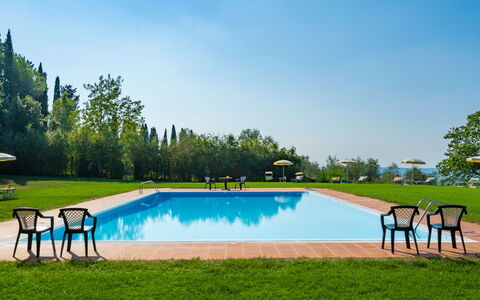 Tenuta di Pratello 24: Blauw, Zwembad, Toevlucht, Tuin, Vrije Tijd, Schaduw, Eco Hotel, Gazon, Landscaping, Park