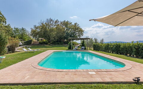 Podere di Salci 10: Blauw, Zwembad, Tuin, Schaduw, Landgoed, Landscaping, Hacienda, Backyard, Eco Hotel, Werf