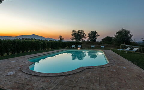 Podere di Salci 10: Zwembad, Schemer, Avond, Zonsopkomst, Landscaping, Buitenmeubels, Zonsondergang, Zon, Eco Hotel