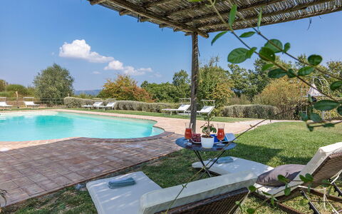 Podere di Salci 10: Zwembad, Buitenmeubels, Meubilair, Toevlucht, Schaduw, Stoel, Ligstoel, Eco Hotel, Tuin, Backyard