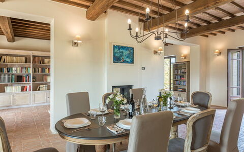 Podere di Salci 10: Meubilair, Interieur Ontwerp, Muur, Hout, Flooring, Plafond, Stoel, Keuken En Eettafel, Tafel, Eetkamer