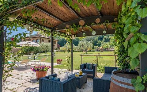 Le Terre di Nunzio 12: Tuin, Schaduw, Meubilair, Buitenmeubels, Outdoor Structuur, Backyard, Buitentafel, Landscaping, Werf