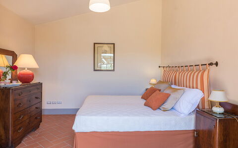 Villa Santa Maria 14: Meubilair, Bed, Interieur Ontwerp, Slaapkamer, Flooring, Hout, Laken, Verdieping, Bedding, Kamer
