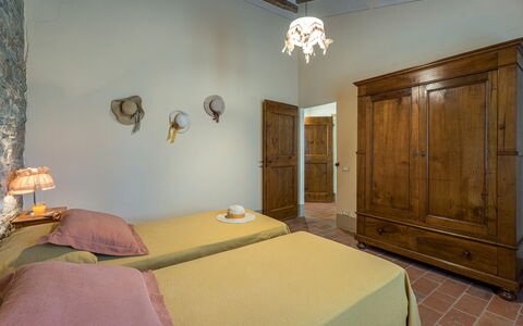 Nonno Fernando 14: Meubilair, Interieur Ontwerp, Muur, Slaapkamer, Flooring, Hout, Bed, Verdieping, Plafond, Kamer