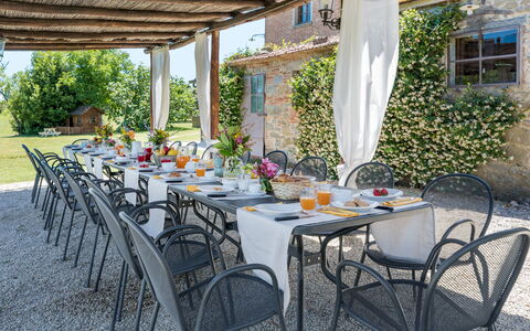 Nonno Fernando 14: Meubilair, Tafel, Buitenmeubels, Stoel, Buitentafel, Keuken En Eettafel, Bloempot, Tafelkleed, Patio, Tuin