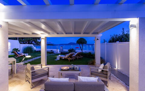 Villa Amar 4: Flooring, Plafond, Verdieping, Toevlucht, Zwembad, Kolom, Schaduw, Pergola, Outdoor Structuur, Patio