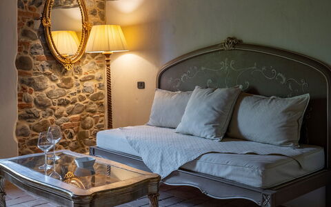 Podere Bellaria 18+2: Meubilair, Interieur Ontwerp, Verlichting, Verdieping, Kamer, Kussen Gooien, Huis, Hoofdkussen, Woonkamer, Bankstel