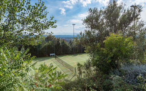 Villa Ambrah 12+1: Boom, Tennisbaan, Basketbalveld, Netto, Park, Kunstgras
