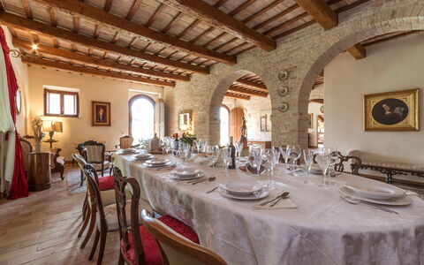 Villa Ambrah 12+1: Meubilair, Plafond, Stoel, Villa, Landgoed, Eetkamer, Keuken En Eettafel, Restaurant, Kamerplant, Hotel
