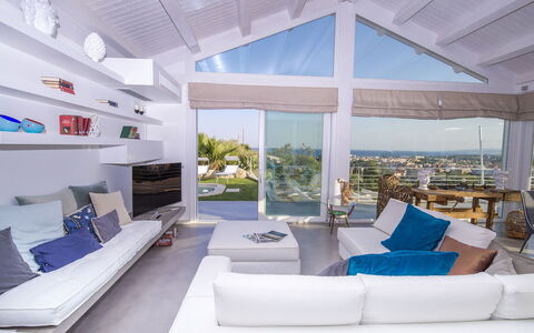 Villa Aura 6: Meubilair, Interieur Ontwerp, Bankstel, Flooring, Plafond, Woonkamer, Stoel, Verdieping, Huis, Tafel