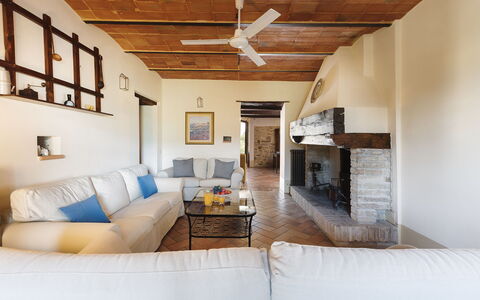 Villa di Morice 14: Meubilair, Muur, Flooring, Bankstel, Interieur Ontwerp, Verdieping, Plafond, Woonkamer, Kamer, Huis