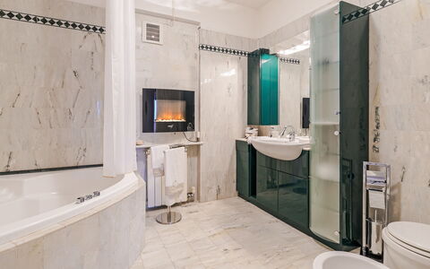 Villa Elda 6: Flooring, Interieur Ontwerp, Loodgieterswerkinrichting, Verdieping, Badkamer, Bad, Kamer, Loodgieter, Kraan, Plafond