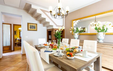 Villa Elena 9+1