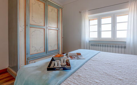 Villa Elena 9+1: Slaapkamer, Interieur Ontwerp, Hout, Bed, Meubilair, Verdieping, Kamer, Laken, Flooring, Bedding