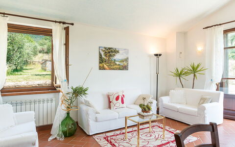 Villa Fabi 6+2: Meubilair, Flooring, Interieur Ontwerp, Bankstel, Woonkamer, Verdieping, Tafel, Kamer, Verlichting, Stoel