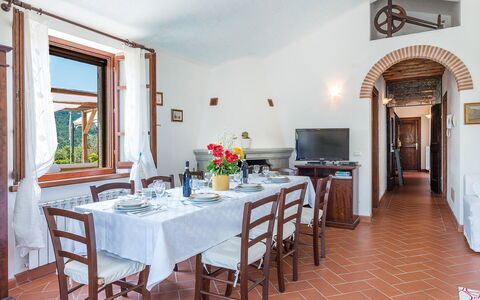 Villa Fabi 6+2: Meubilair, Tafel, Stoel, Keuken En Eettafel, Eetkamer, Kamerplant, Bloempot, Villa, Eco Hotel, Hotel
