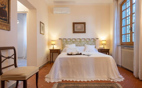Villa Fiorentini 10: Meubilair, Interieur Ontwerp, Flooring, Hout, Verdieping, Plafond, Kamer, Slaapkamer, Bed, Verlichting