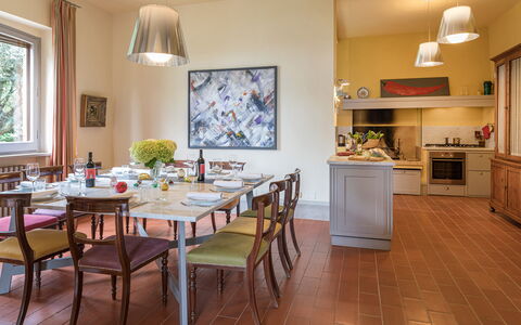 Villa Il Cedro 10+1: Meubilair, Interieur Ontwerp, Flooring, Tafel, Stoel, Eetkamer, Hout, Plafond, Keuken En Eettafel, Kamer