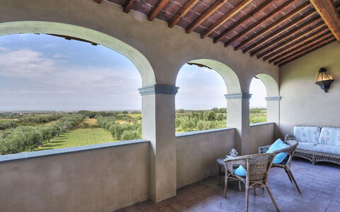 Villa Il Meluccio 12: Kolom, Hacienda, Balkon