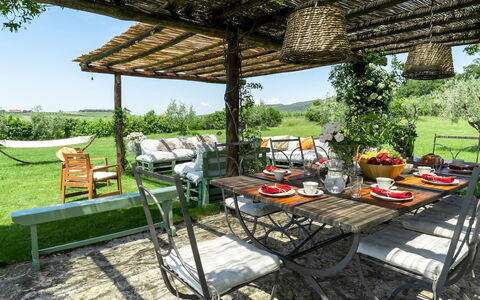 Villa Il Meluccio 12: Meubilair, Buitenmeubels, Tafel, Stoel, Buitentafel, Tuin, Keuken En Eettafel, Schaduw, Patio